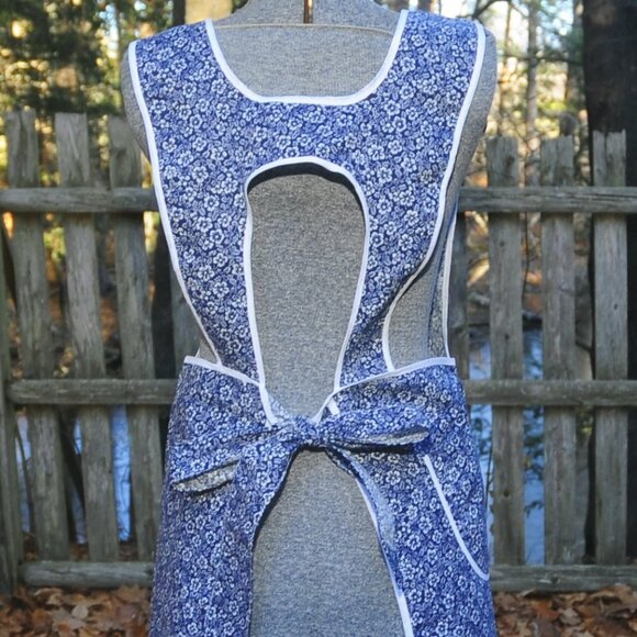 Vintage Navy Blue & White Floral Cotton Bib Apron "H" Back NWOT Paper Label - Picture 6 of 8